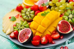 Манго, инжир, киви, клубника, виноград