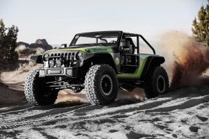 Внедорожник Jeep в действии: песок, пыль, мощь и свобода