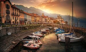 Итальянский городок Каннобио: историческая архитектура, спокойные воды озера, отражения домов