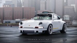 Классическая красота ретро-Porsche, пропитанная атмосферой дождливого городского вечера