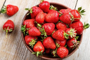 Клубничка в блюдце