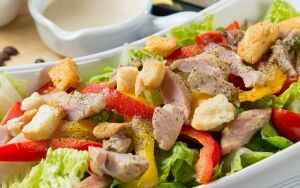 Салат с темным перцем