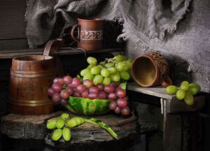 Виноград и кувшины