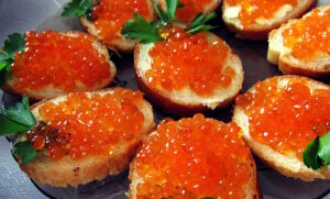 Бутерброды с красной икрой