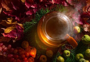 Горячий осенний чай