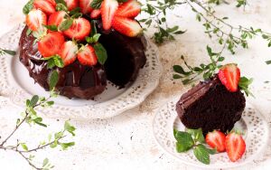 Клубника и шоколадный кекс