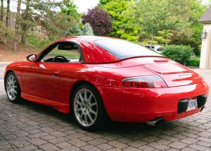 Красный Porsche 911