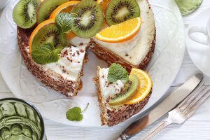 Киви на торте