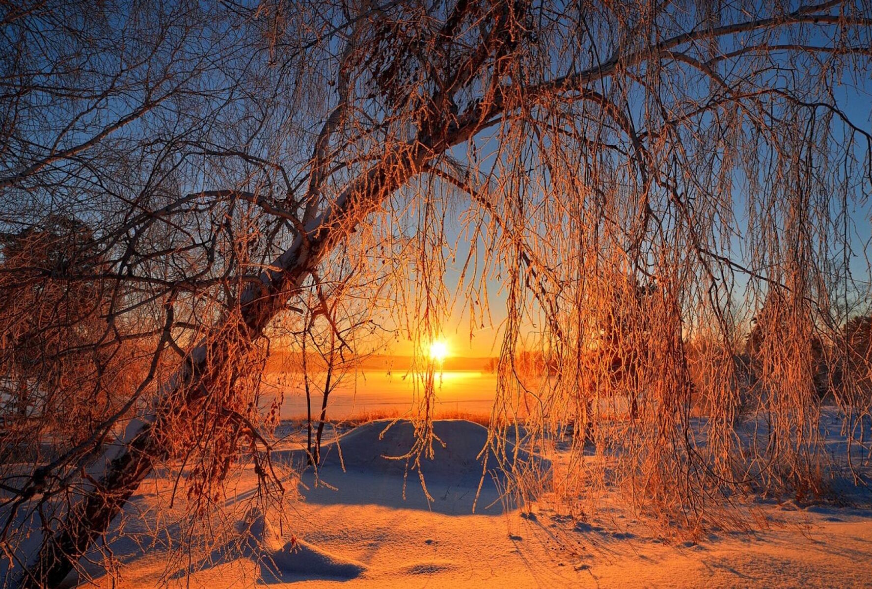 Зимний яркий закат