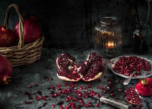 Спелые гранаты