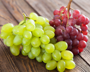 Две грозди винограда