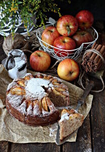 Сытный яблочный пирог