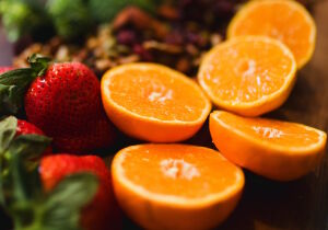 Апельсины с клубникой