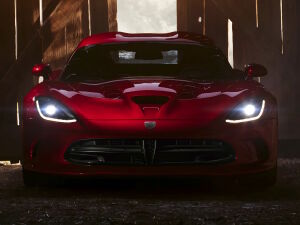 Красный Dodge Viper