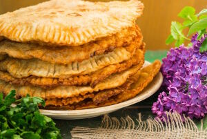 Чебуреки и сирень