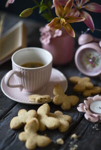 Печенье бабочки и чай