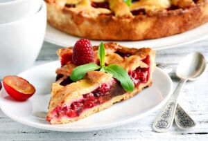 Пирог со сливами