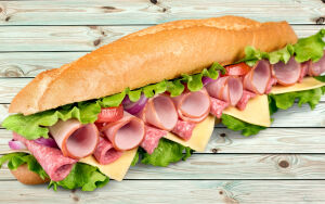 Батон с колбасой