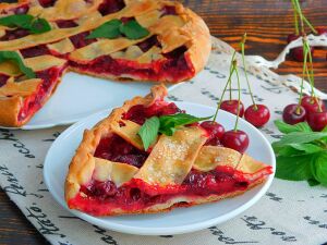 Вишневый слоеный пирог
