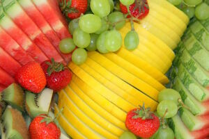 Дыня и клубника