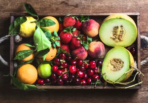 Дыня и фрукты