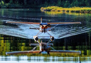 Гидросамолёт на озере