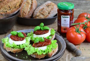 Закуска с томатами