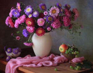 Астры и розовая вуаль