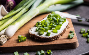 Хлеб с зеленым луком