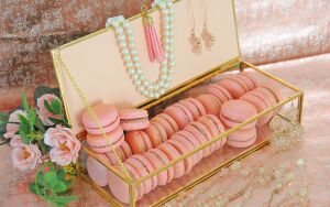 Украшения и макаруны