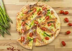 Пицца со спаржей и черри