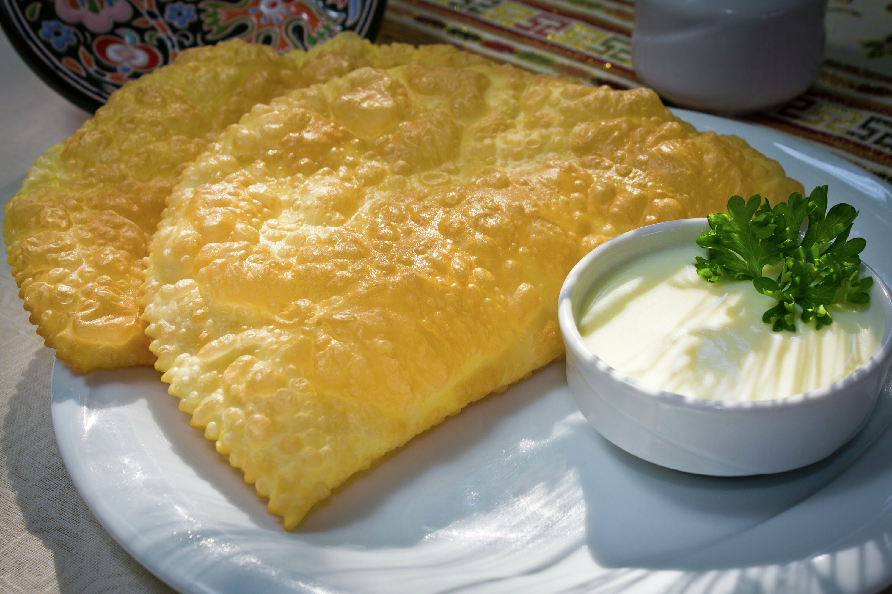 Чебуреки с соусом