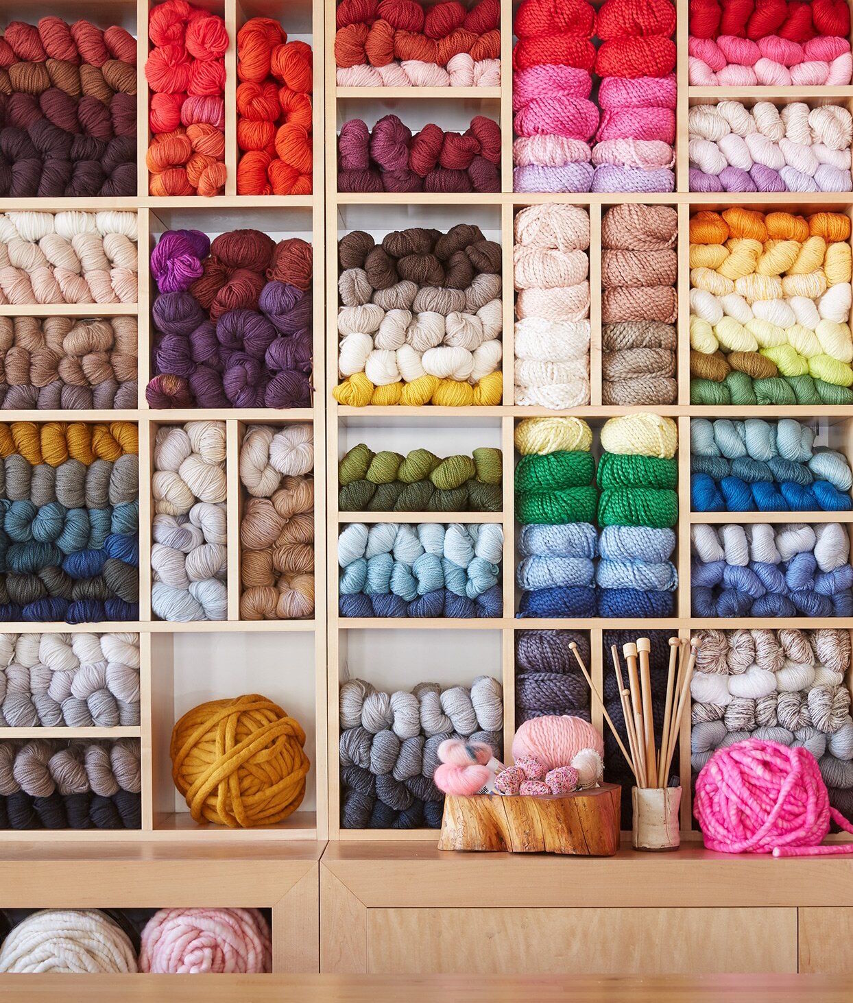 Пряжа на полках