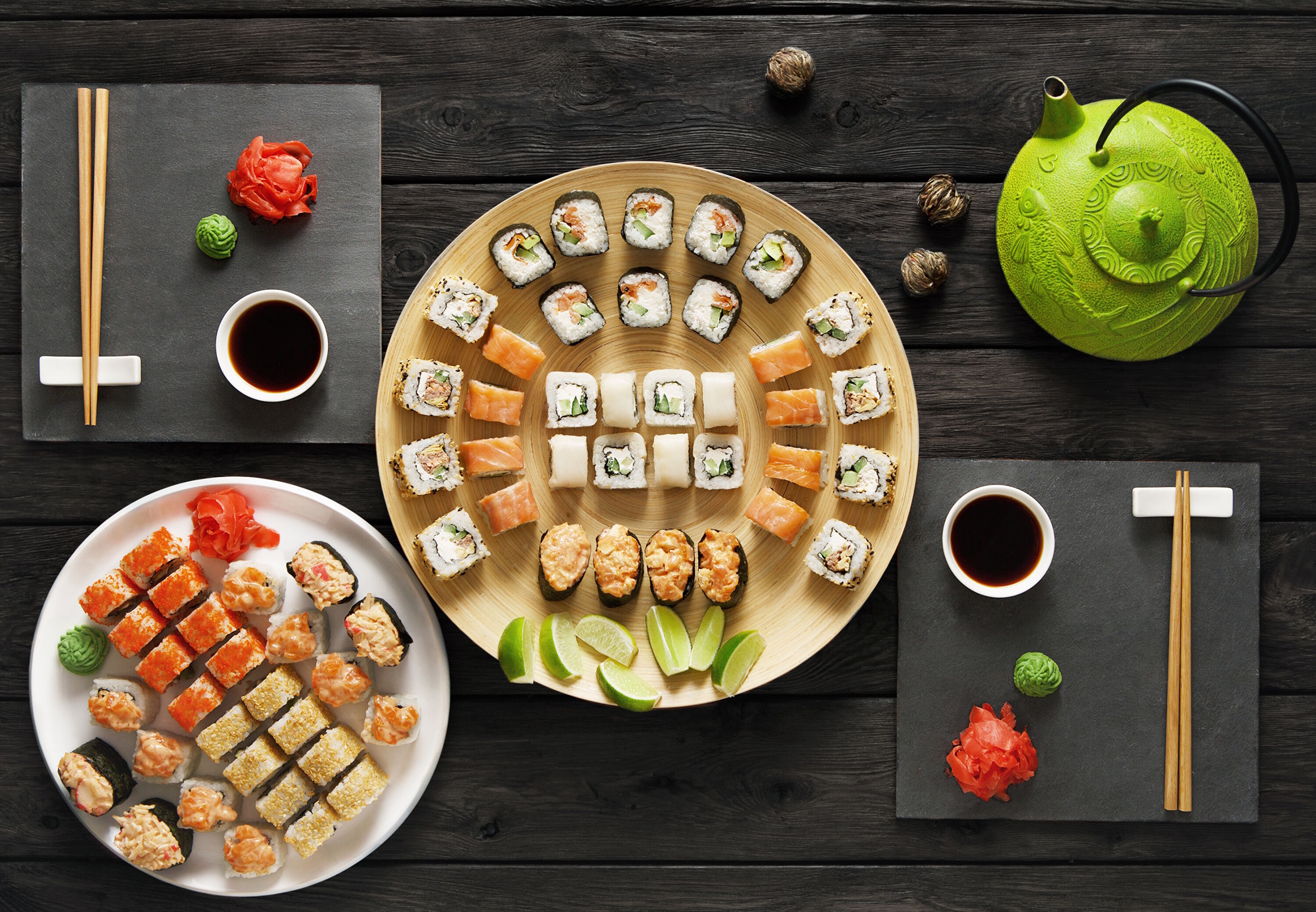 Суши и роллы на двоих