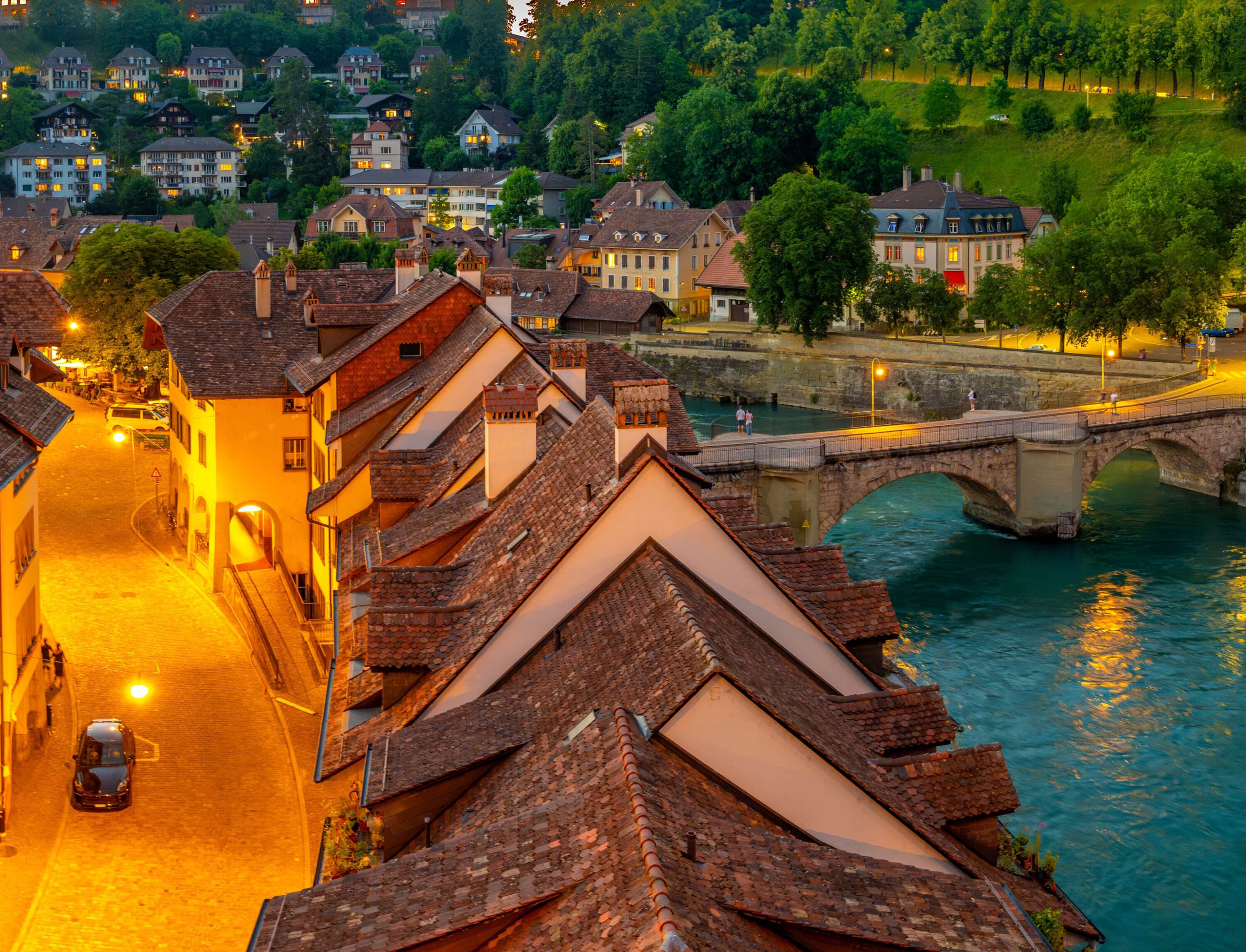 Берн в огнях фонарей