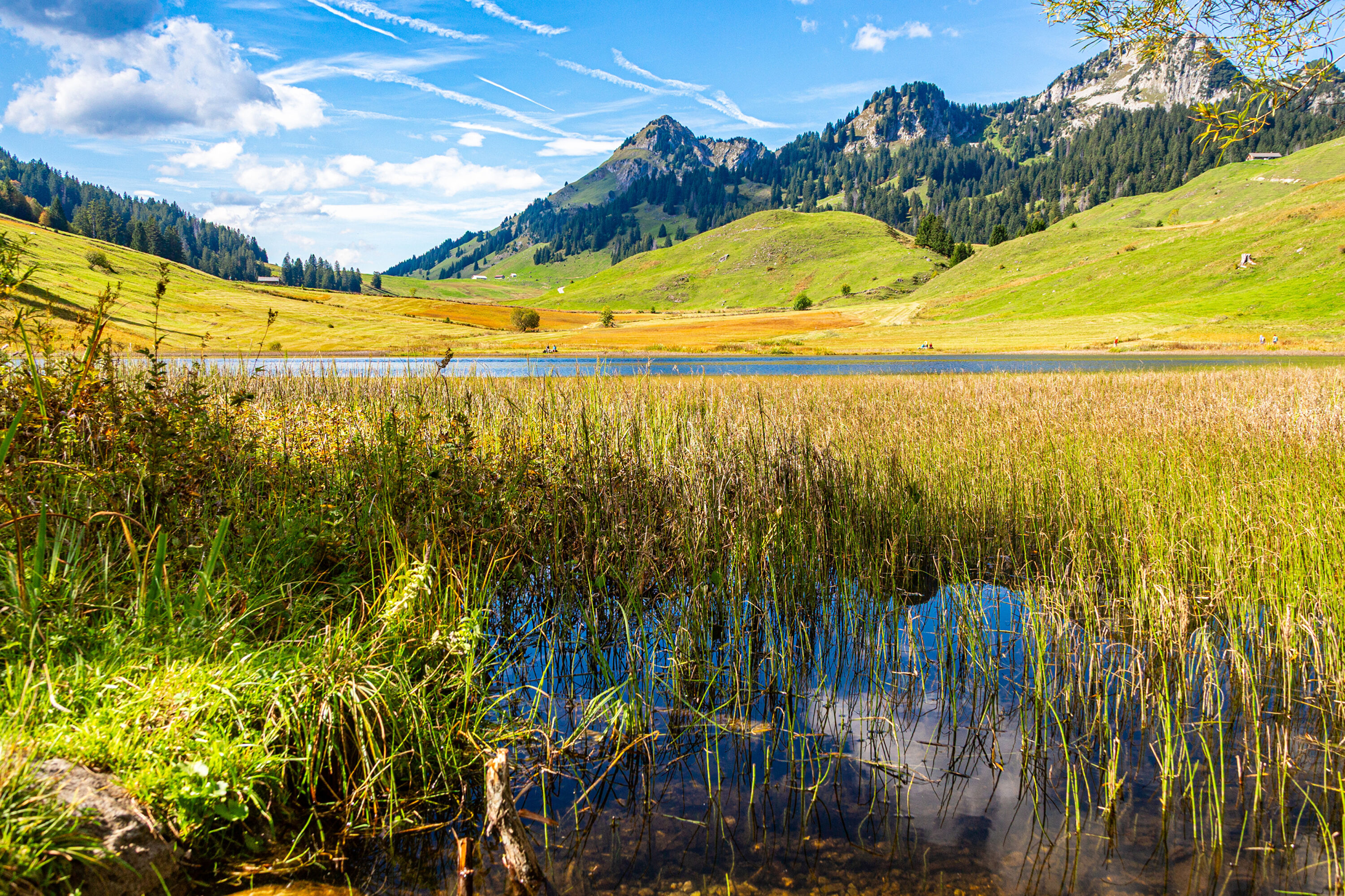 Озеро и горы Альпы