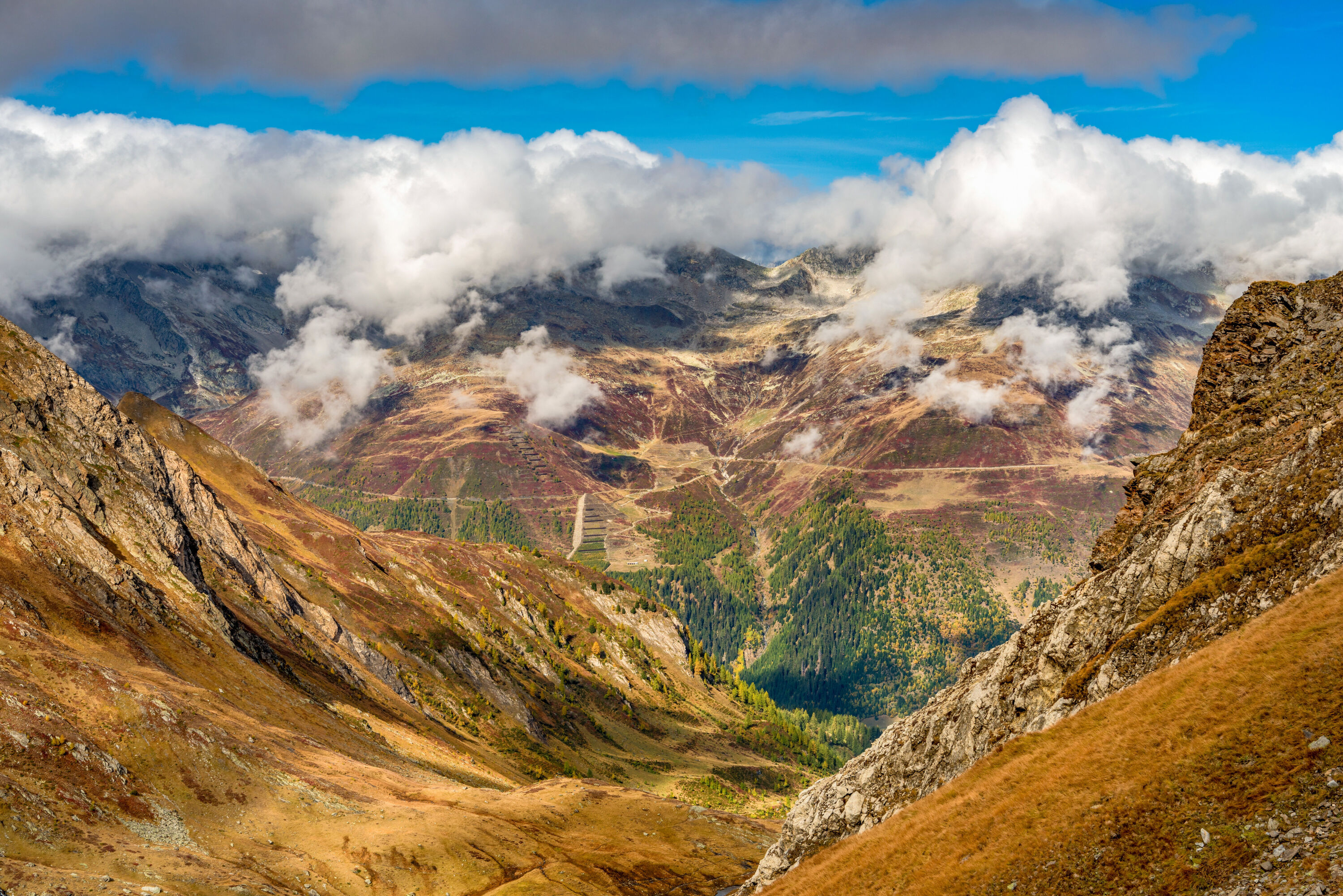 Облака на горах Швейцарии