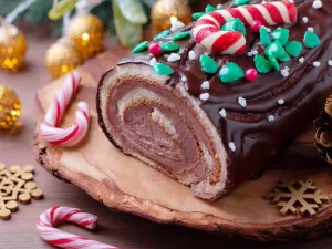 Шоколадный сладкий рулет