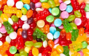 Мармеладные мишки и карамель