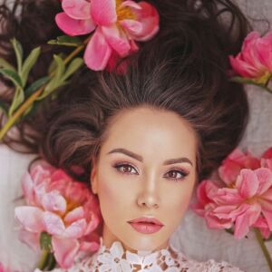 Цветы в волосах