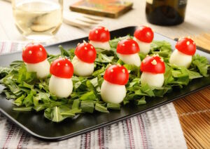 Мухоморы на салате