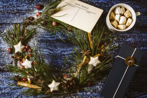 Венок и подарок