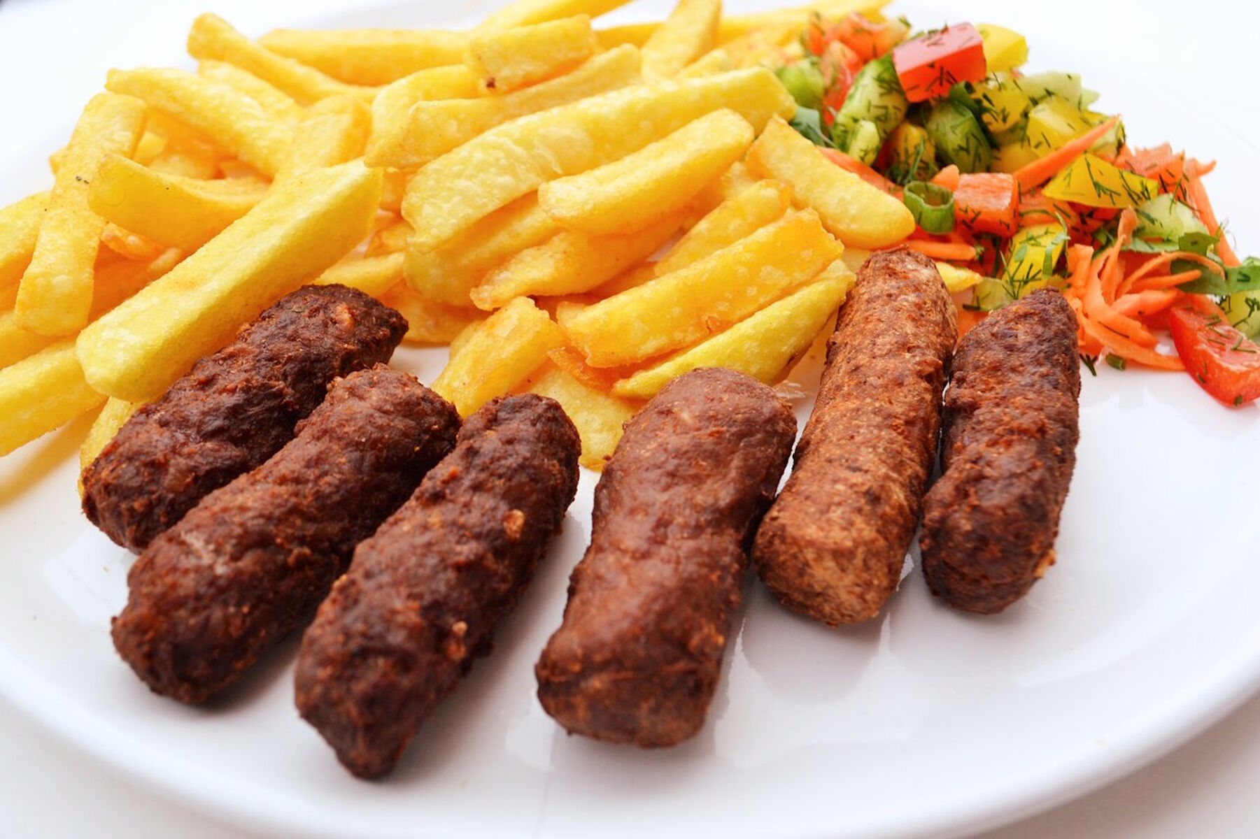 Колбаски и картошка фри