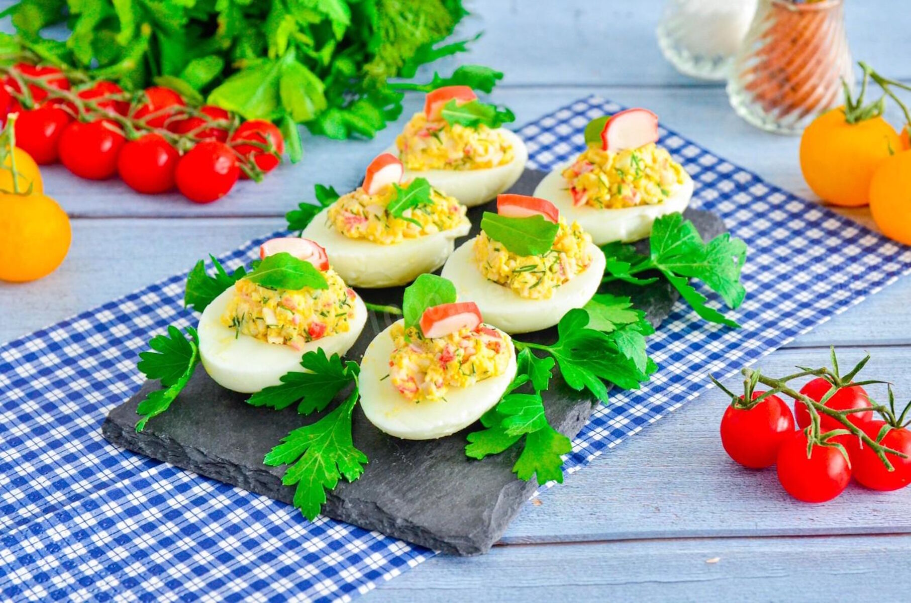 Яйца с крабовыми палочками