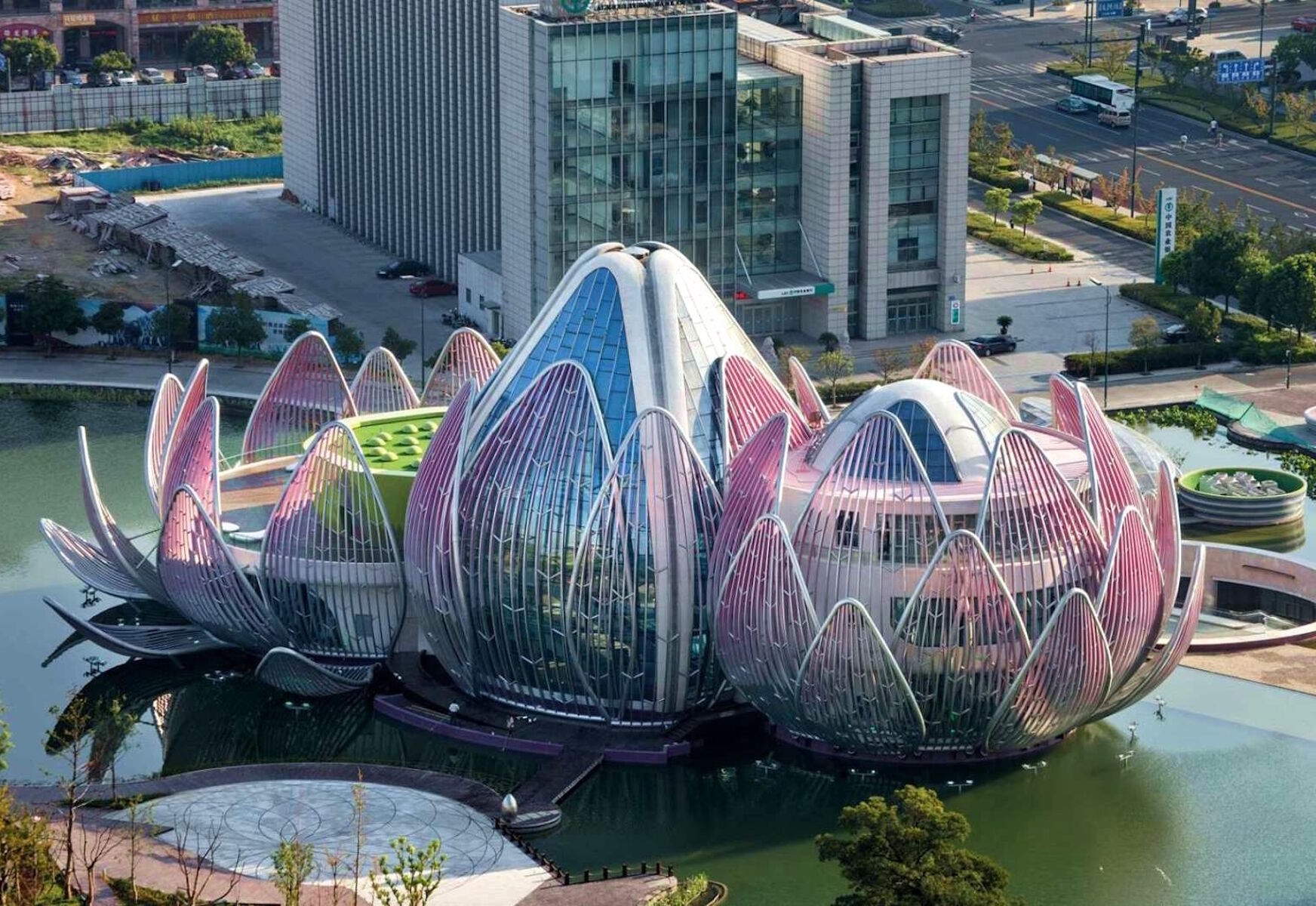 Здание Лотос, Китай