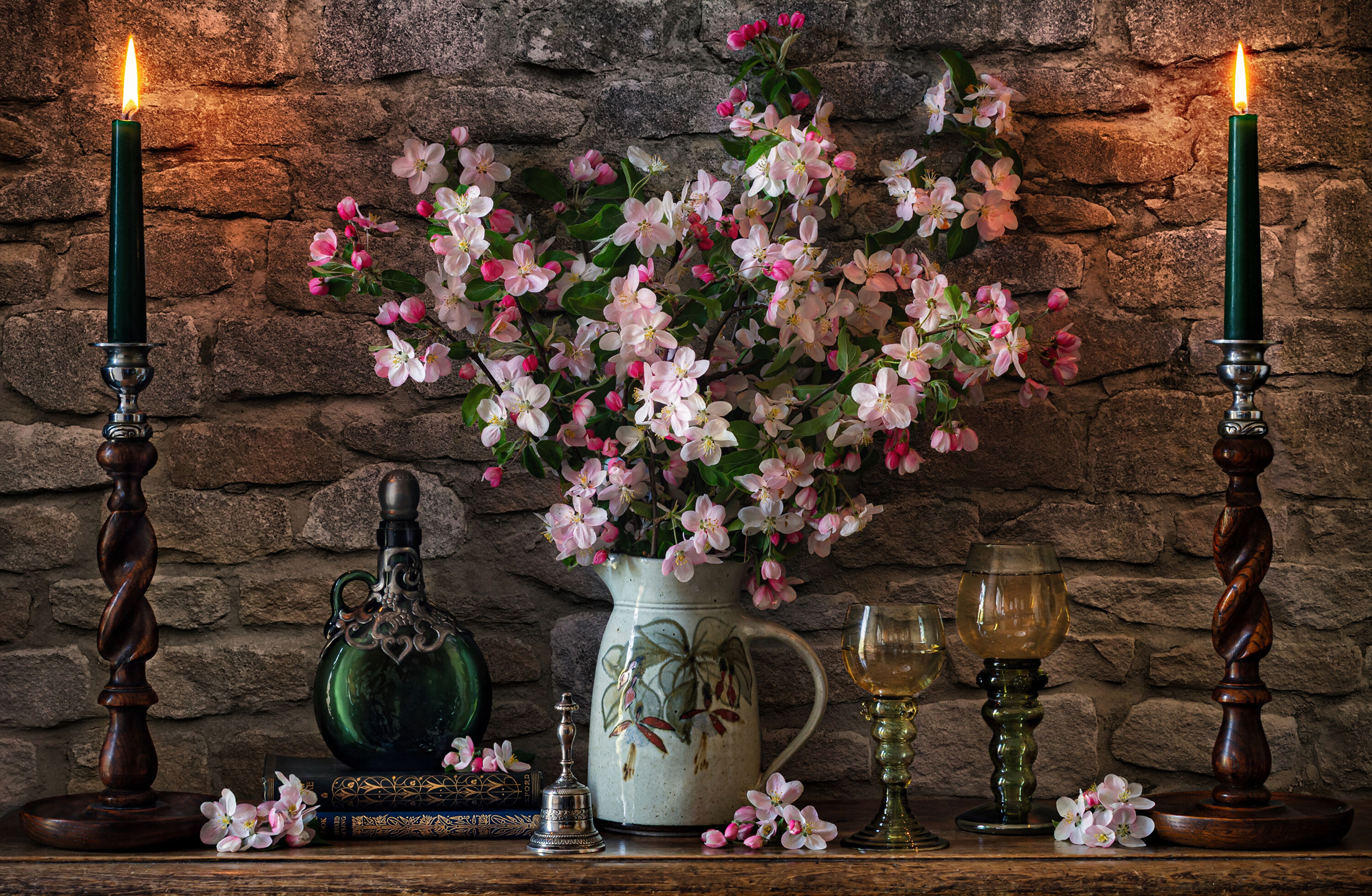 Свечи и цвет вишни