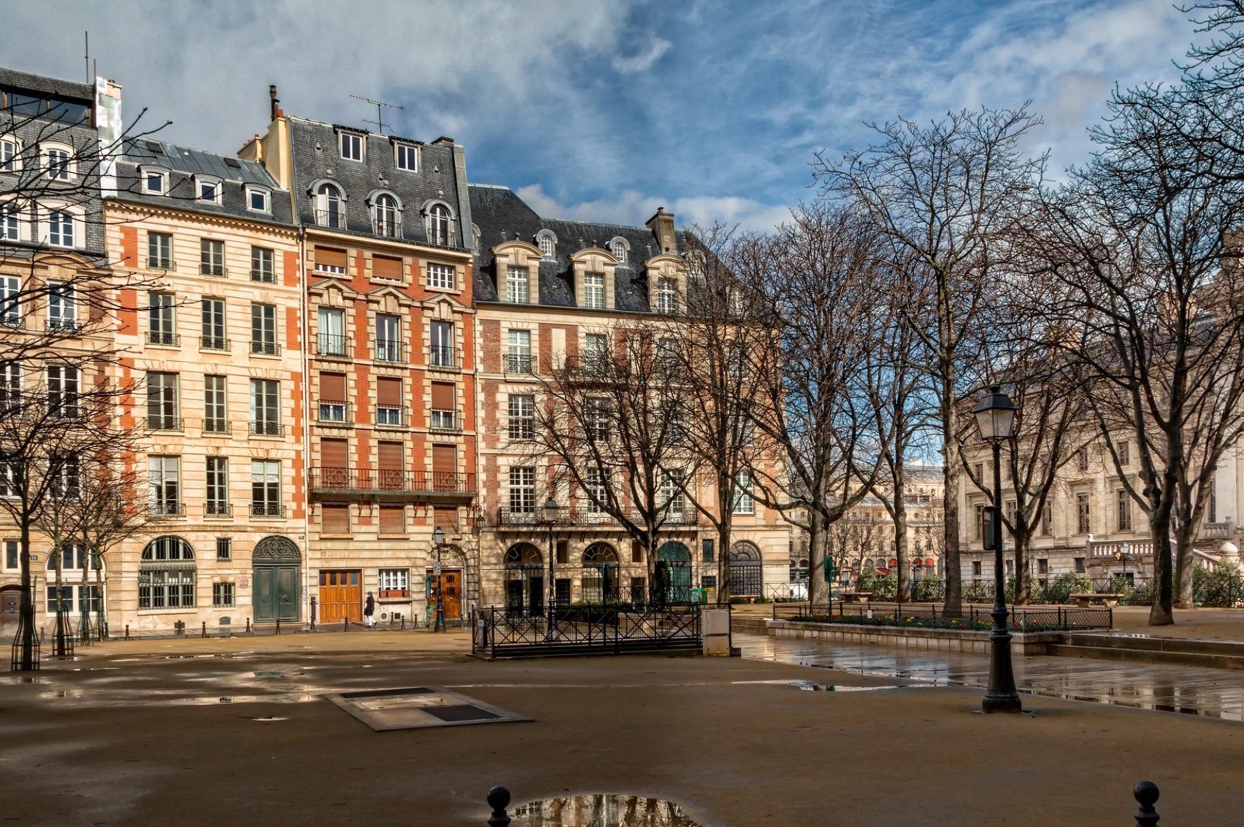 Площадь Дофина