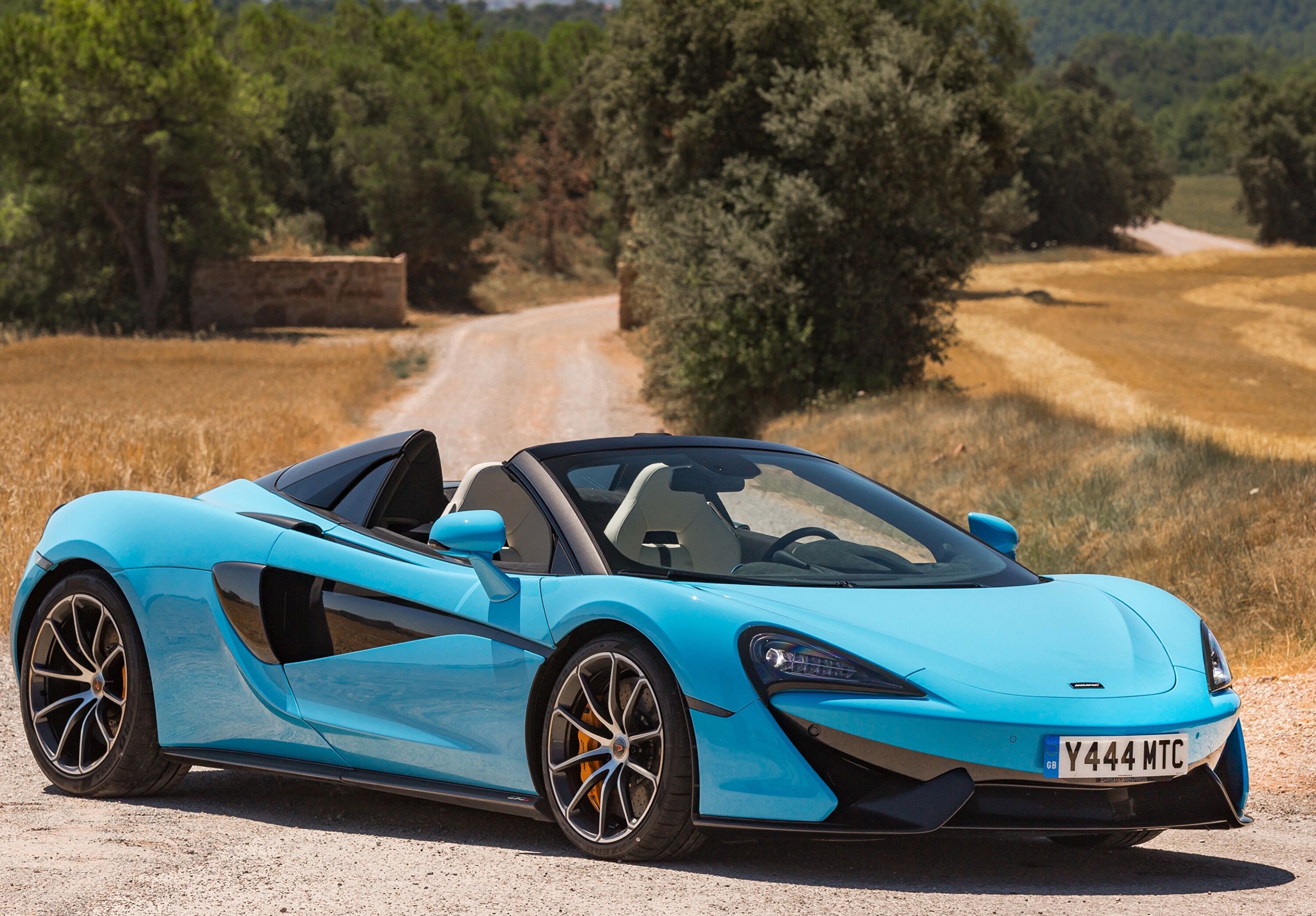 McLaren 570S бирюзовая