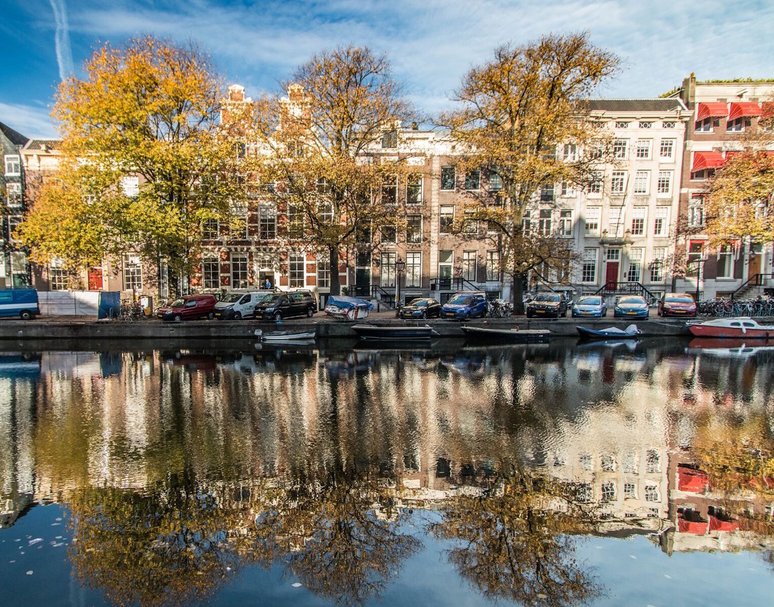 Отражение Амстердама