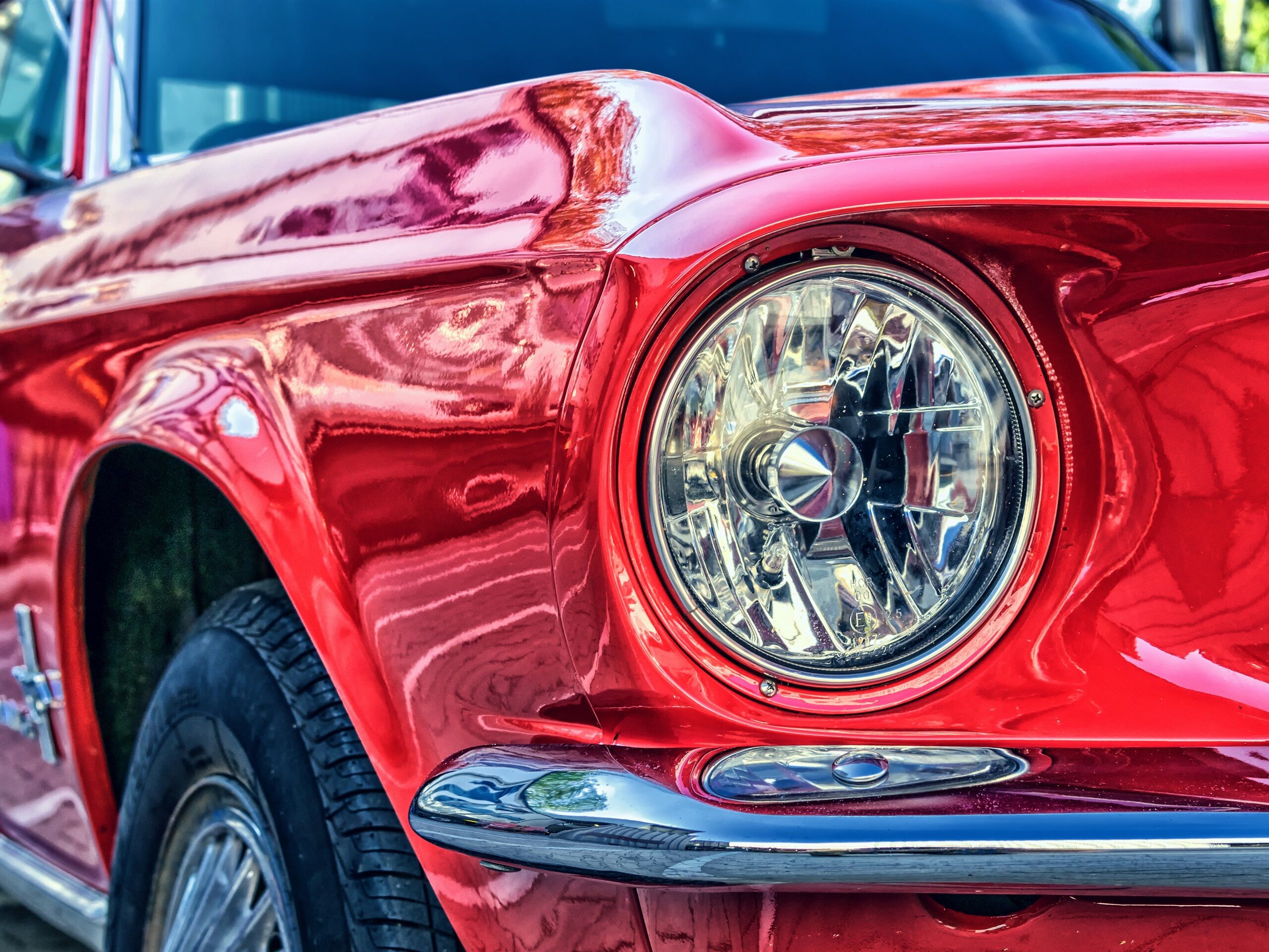 Ford Mustang красненький